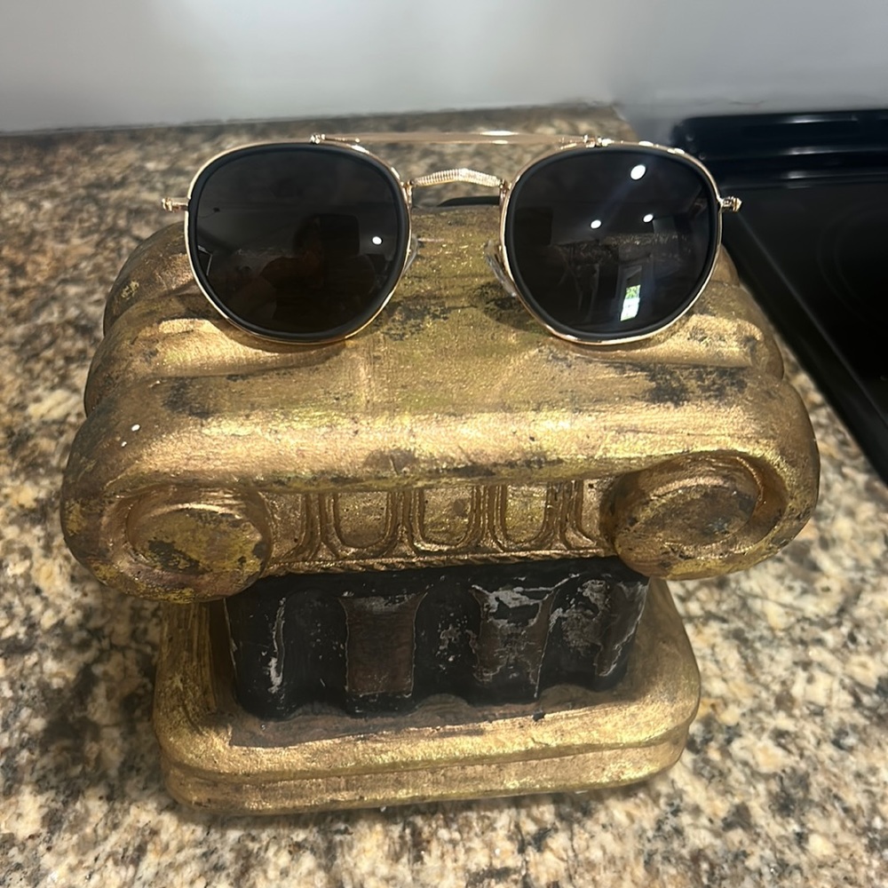 Round metal aviators *Free with purchase $30 or more**